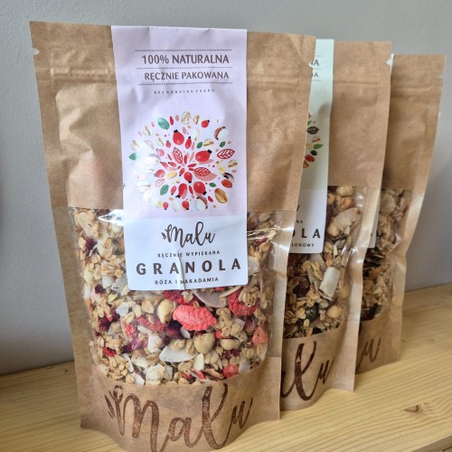 malu-granola-roza-i-makadamia-niebanalna-spizarnia.jpg