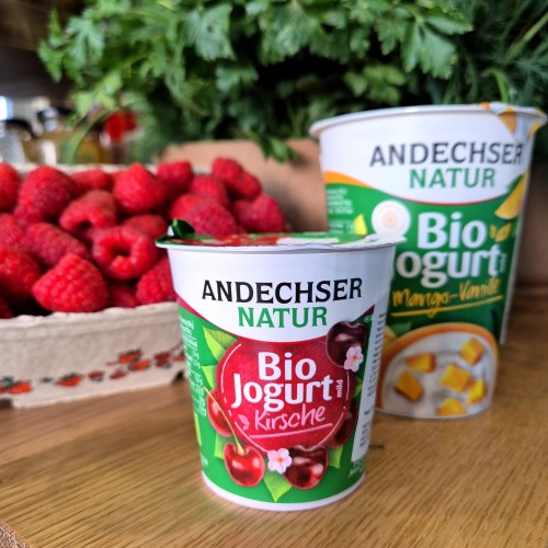 jogurt-wisniowy-bio-niebanalna-spizarnia.jpg