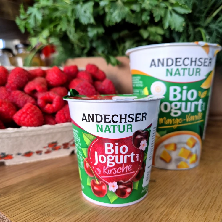 jogurt-wisniowy-bio-niebanalna-spizarnia.jpg