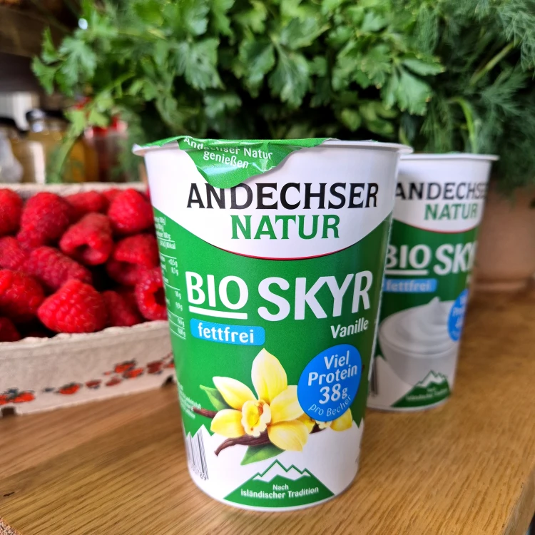 skyr-waniliowy-bio-niebanalna-spizarnia.jpg